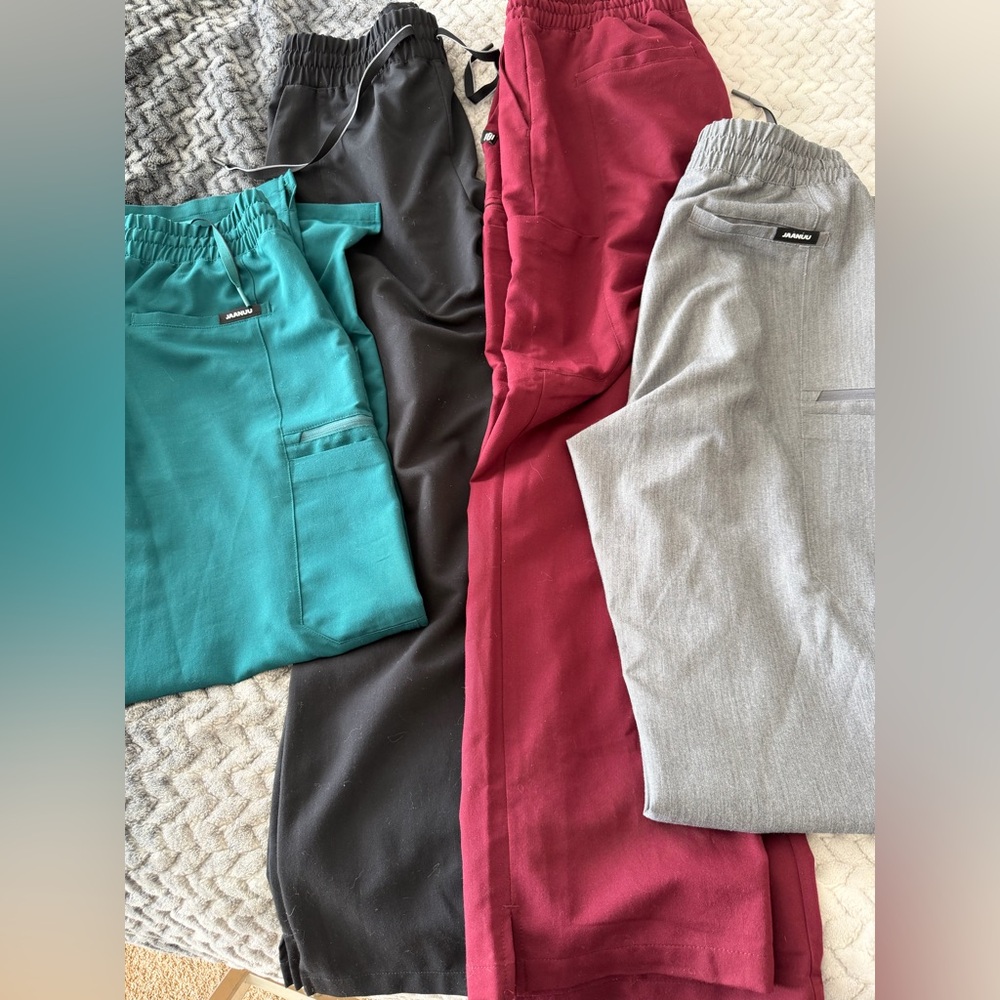 Kerr 365 Jaanuu scrub pants 4 pair Medium Petite Women Medical